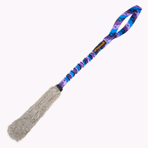 Draleke med kaninskinn og lilla strikkhåndtak